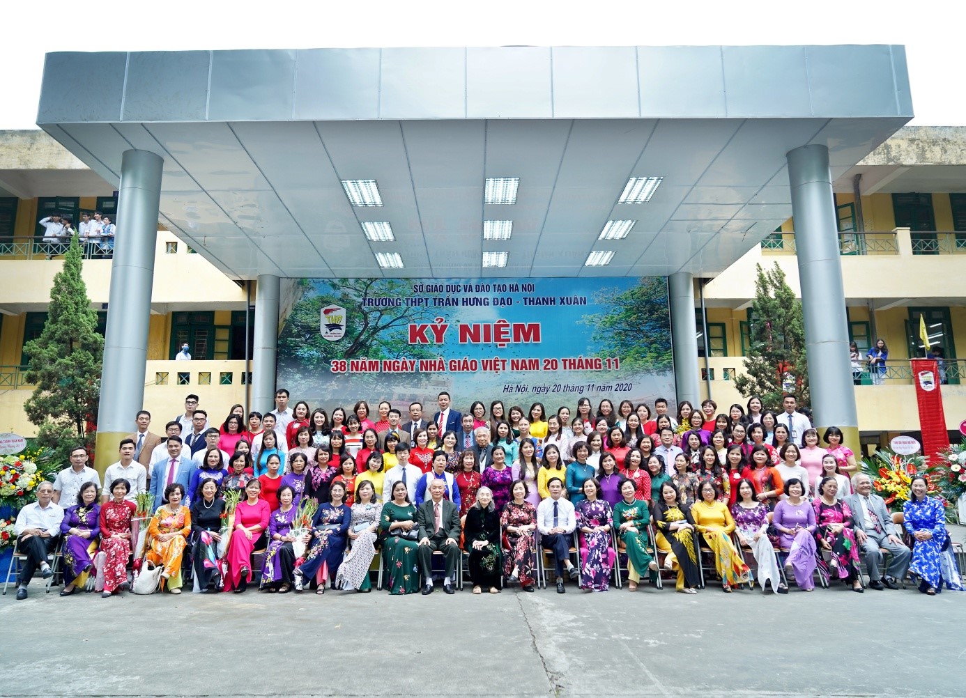 TRƯỜNG THPT TRẦN HƯNG ĐẠO - THANH XU�N LONG TRỌNG TỔ CHỨC LỄ KỈ NIỆM NG�Y NH� GI�O VIỆT NAM 20 - 11