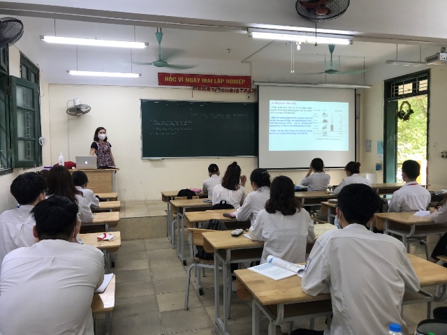 NG�Y ĐẦU TRỞ LẠI TRƯỜNG CỦA THẦY V� TR� TRƯỜNG THPT TRẦN HƯNG ĐẠO - THANH XU�N